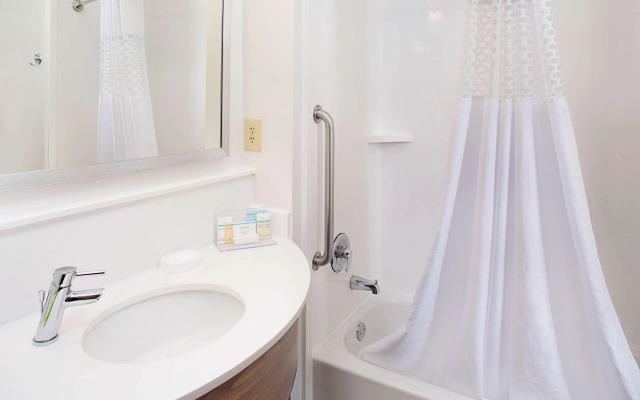 Hampton Inn & Suites Denton