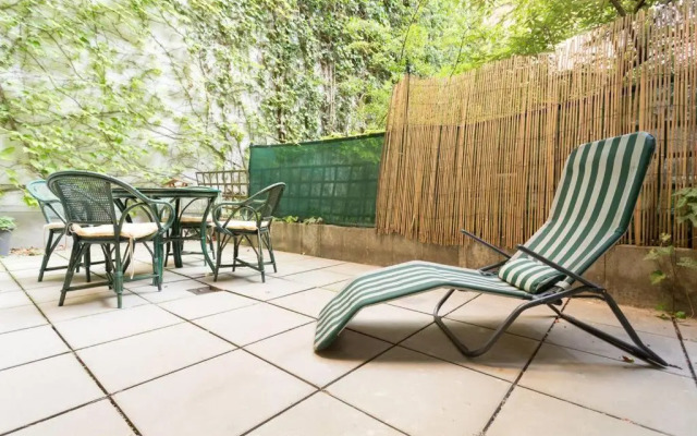 Relaxing Terrace Apartment in Lively Area