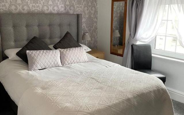 The Clovelly - Guest Accomodation