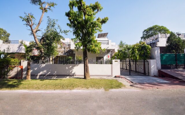 OYO Home 11874 Cozy 3BHK Goverdhan Villas