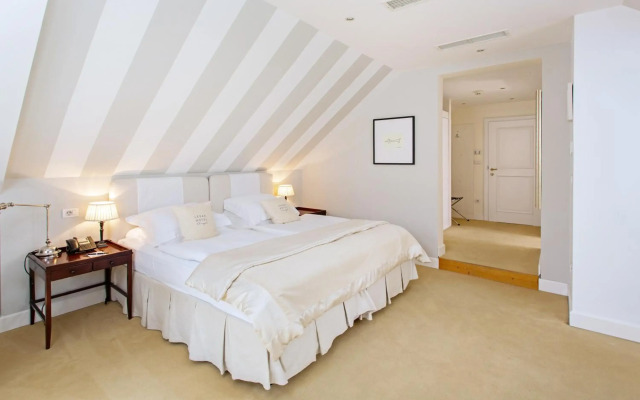 Lesar Hotel Angel