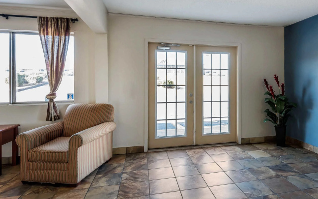 Rodeway Inn & Suites