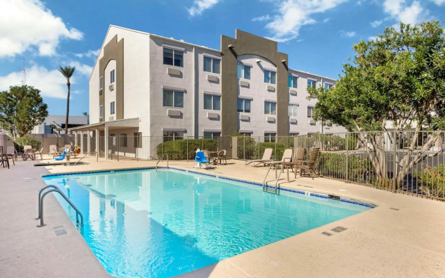 Comfort Suites At Tucson Mall