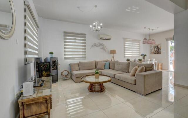 SunnyVillas: 3BR Super Cozy Villa☆Private Pool☆BBQ - Villa Falcon