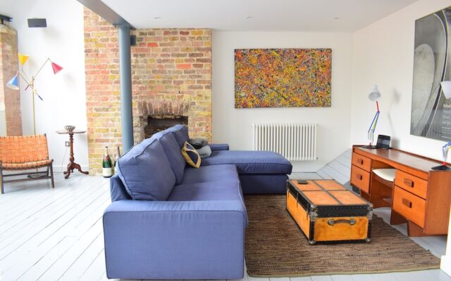 2 Bedroom Loft Flat in Hammersmith