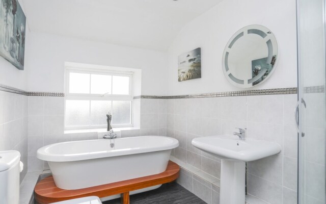 3 The Coach House - Penthouse Apartment