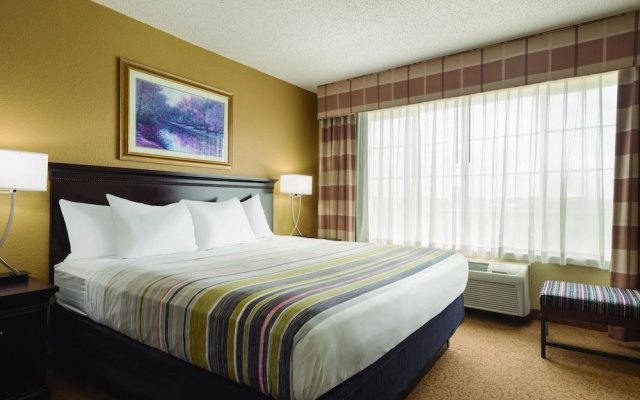 Country Inn & Suites By Carlson, West Bend, WI