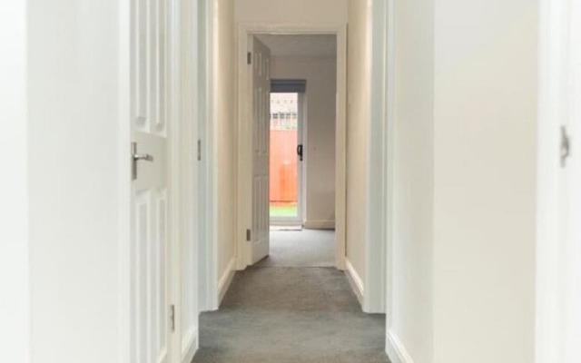 Homely Holiday Home in Gloucester Near Over Bridge