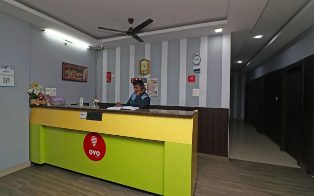 OYO 29127 Hotel Crown Tower