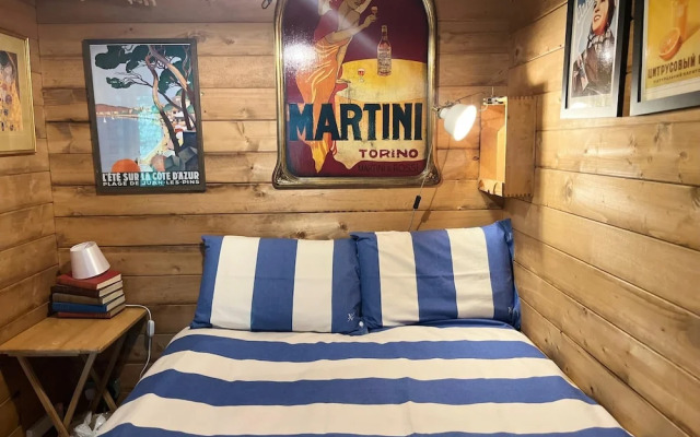 Retro Lodge nr Dartoor With hot tub & opt Sauna