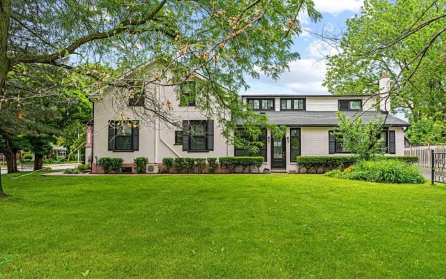 Private Studio Apartment in Burlington - U5