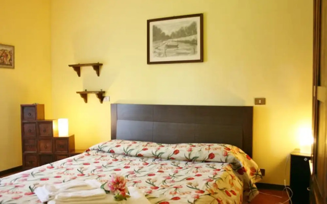 Beautiful private villa with WIFI, private pool, TV, pets allowed and parking, close to Arezzo