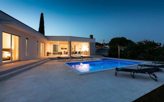 Villa Aura