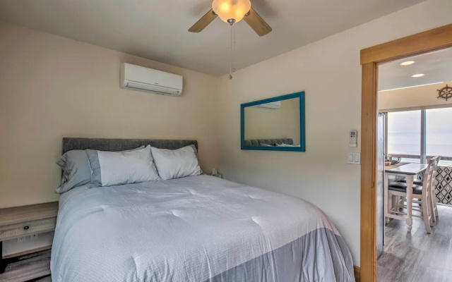 Yachats Gem w/ Private Balcony & Ocean Views!