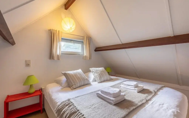 Cosy Bungalow Near the sea With car Bike Parking