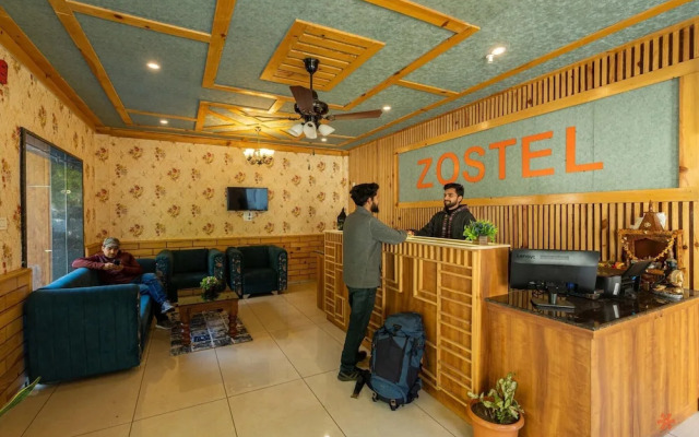 Zostel Plus Kareri