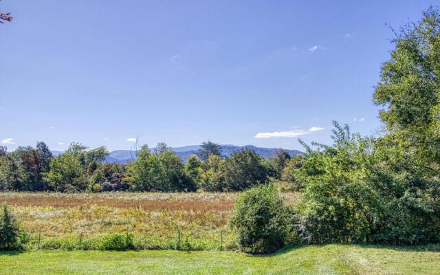 Apple Valley Hideaway