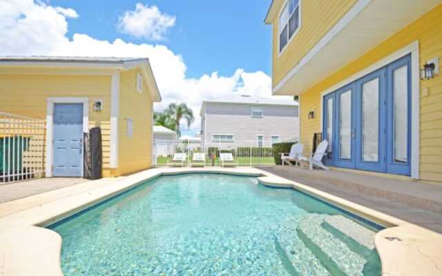 Reunion Retreat 3 Bedroom Home by RedAwning