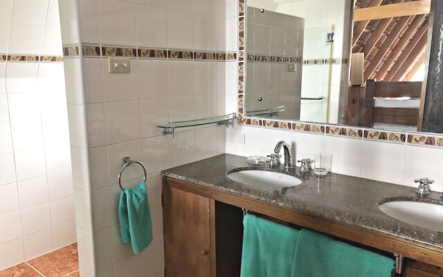 Waimea Luxury Houses - Adults Only