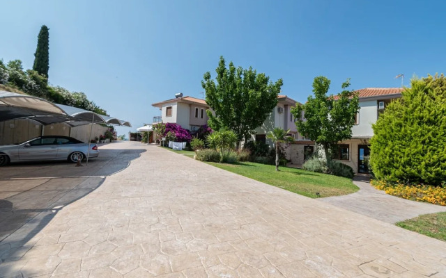 Penny Toroneus Edge by Rentalspro - Anioti