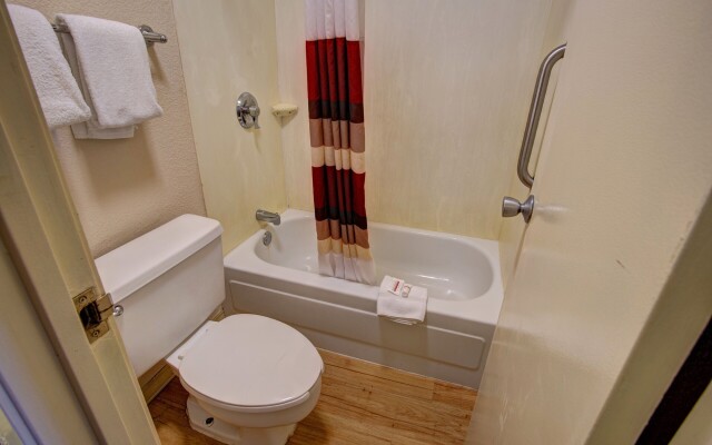 Red Roof Inn Pensacola – I-10 at Davis Highway