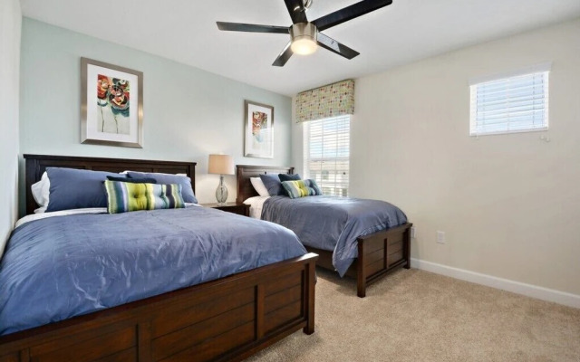 Amazing 5 Bedroom Home With Private Pool Home