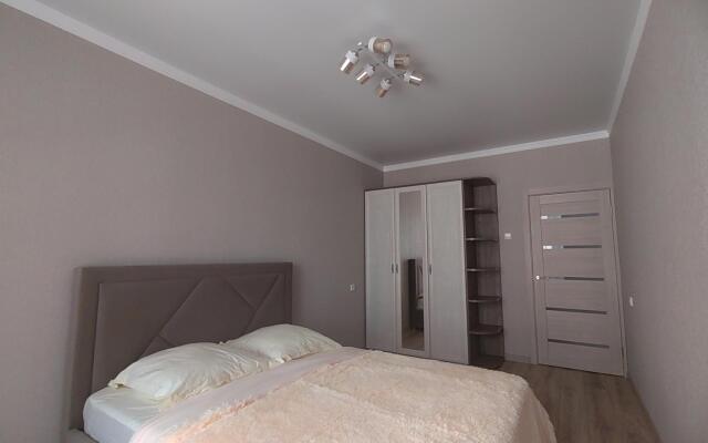 Апартаменты на проспекте Российский 13