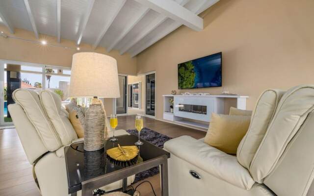 Villa Blue Topaz - Oasis With Pool Hot tub Sauna