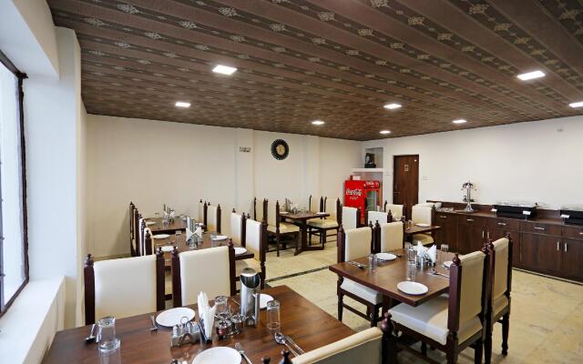 OYO 8989 Hotel Raj