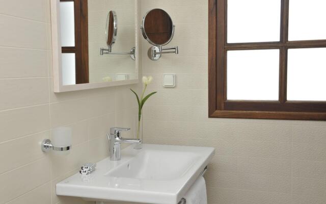 Aella Residence