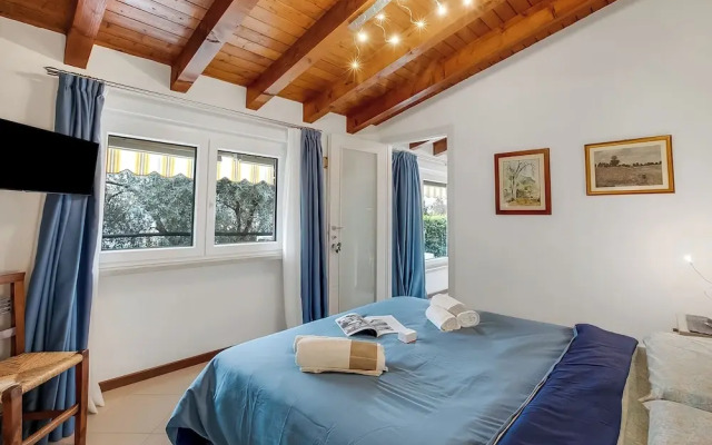 Blu Lavanda Lakeview Terrace + Garden