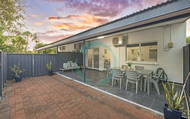 City Living Modern Outdoordining Private Yard