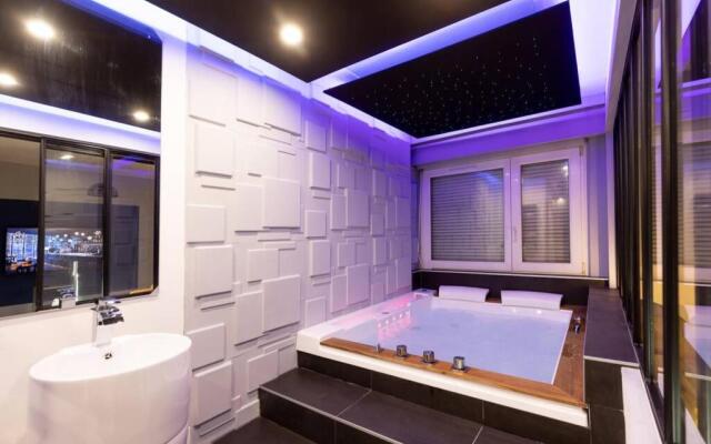 Appartement-jacuzzi / love room à 800m du centre
