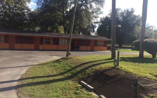 Holiday Terrace Motel