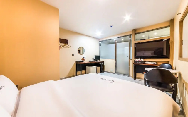 Guri C Hotel