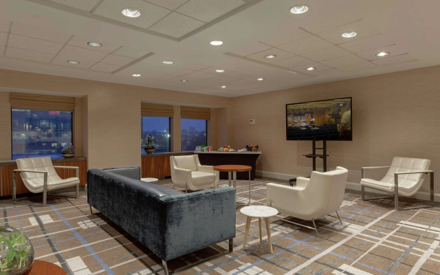 DoubleTree Suites by Hilton Hotel Boston - Cambridge