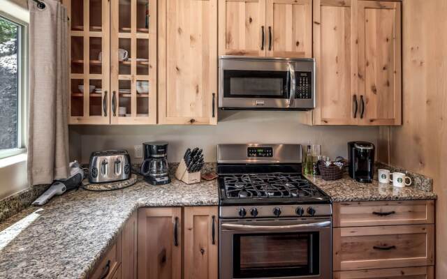 LOGINN - Four Bedroom Cabin