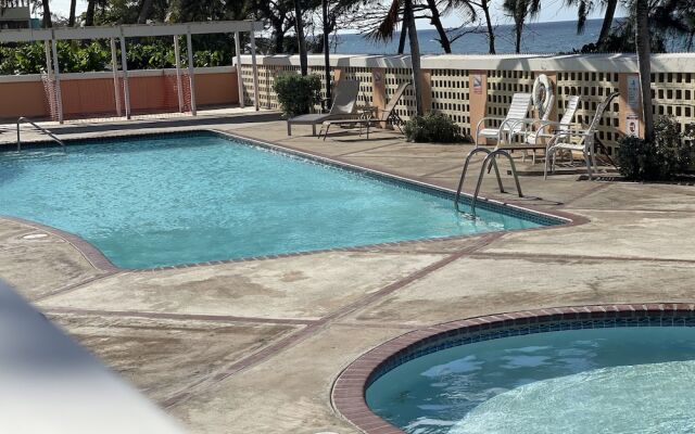 Beach condo with Pool and Ocean View