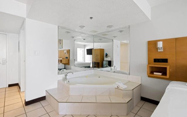 Beachcomber Beachfront Hotel, a By The Sea Resort