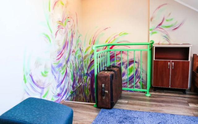 Varad Inn Hostel and Cafe