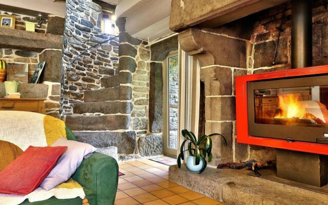 Inviting holiday home in Huelgoat with terrace