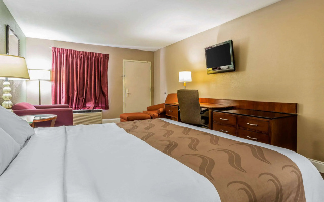 Quality Inn & Suites near Robins Air Force Base
