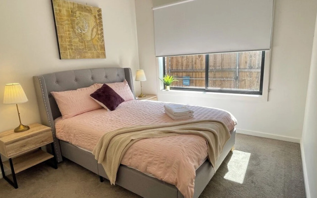 Relax 5 BRM Rental house near Melton