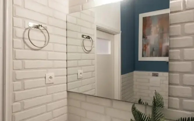 Blue Ark Comfort near Acropolis