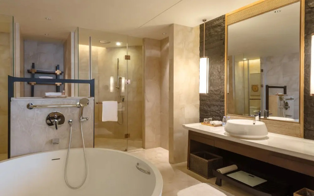 Crowne Plaza Hailing Island