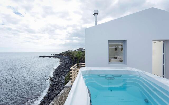 White Exclusive Suite & Villas