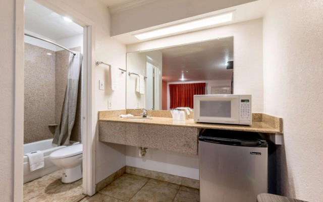 Motel 6 San Antonio, Tx - Frost Bank Center