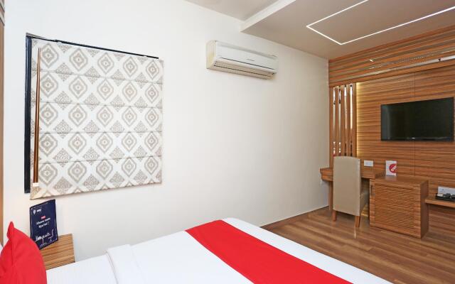 Vaccinated Staff- Capital O 3844 Hotel Kd Palace