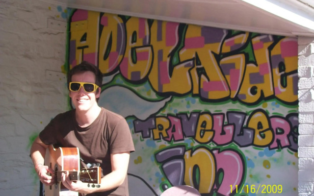 Adelaide Travellers Inn - Hostel