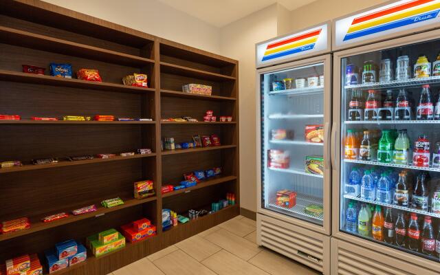 Holiday Inn Express & Suites Kingfisher by IHG